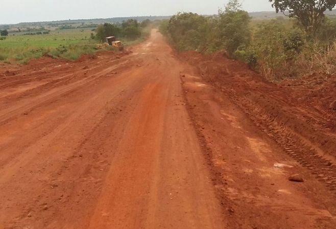 Moradores bloqueiam RO-133 e cobram asfaltamento de trecho de 50 km em Rondônia