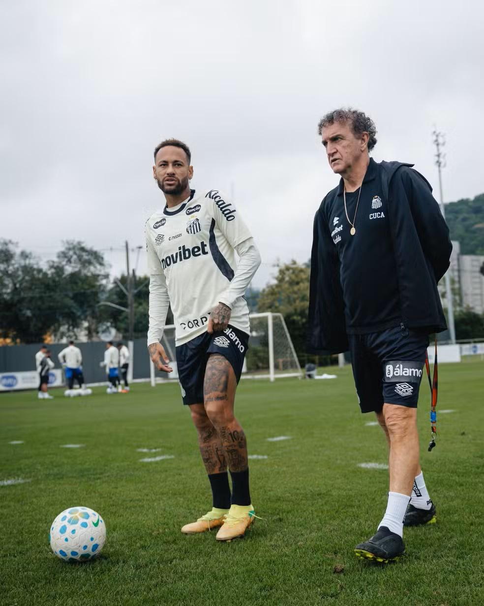 Neymar e Cuca no último treino do Santos antes de jogo contra o Palmeiras — Foto: Raul Baretta/Santos