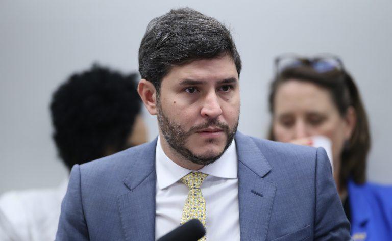Justiça barra tentativa de tirar do ar críticas contra Maurício Carvalho