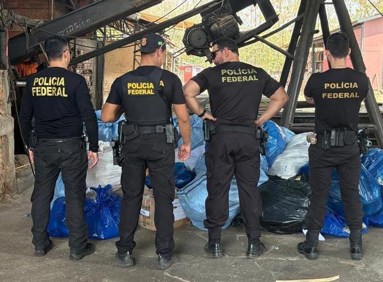 PF destrói 839 kg de drogas apreendidas em ações contra o tráfico