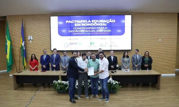 Candidatos ao governo de Rondônia assumem compromissos com a educação