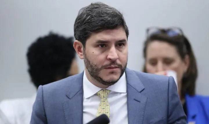 Justiça barra tentativa de tirar do ar críticas contra Maurício Carvalho
