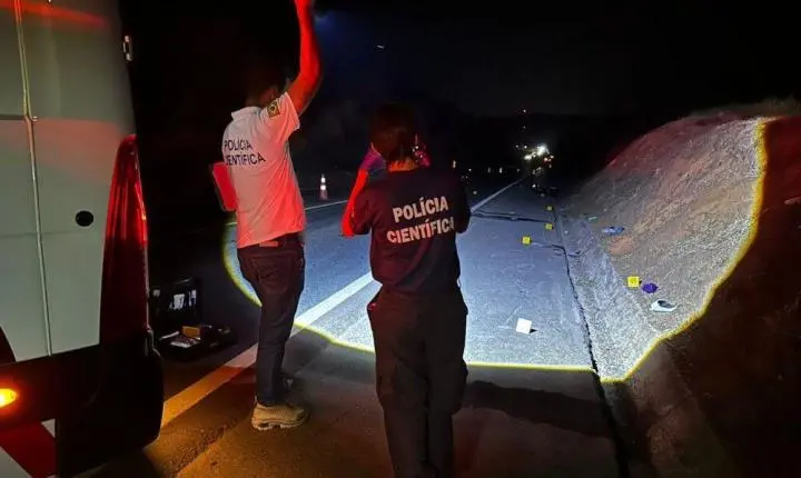 Motociclista cai na BR-364 e acaba atropelado por carreta durante acidente