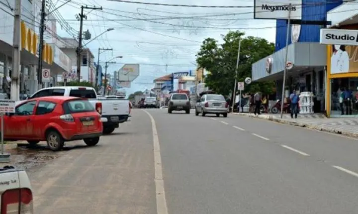 Mulher é ameaçada com canivete após negar ajuda a andarilha em Ji-Paraná