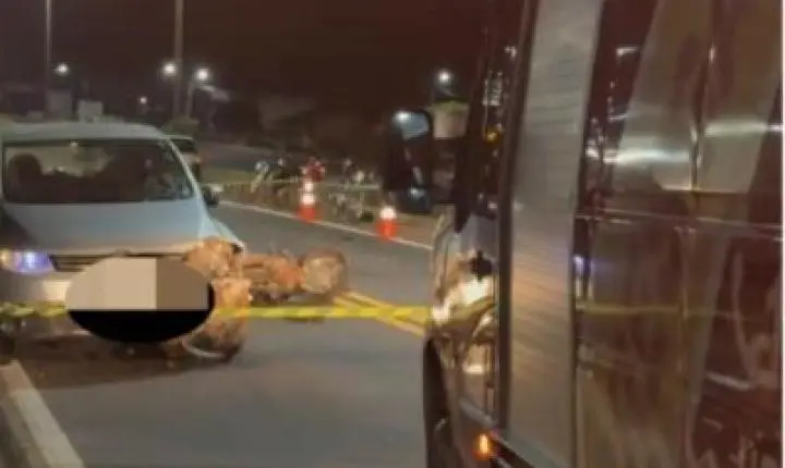 Mulher morre em acidente entre carro e moto na BR-364 durante a madrugada